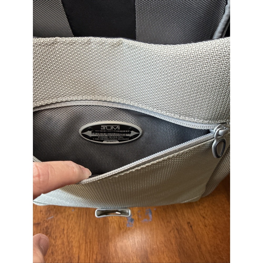 Tumi T3 Apex Men's Women's Travel Tote Shoulder Bag Strap Classic Style Silver - Picture 15 of 16